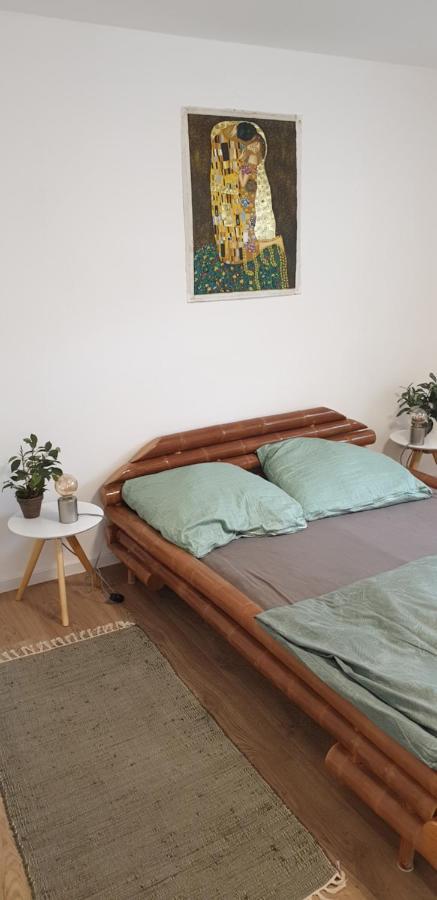 Frisch Renoviert Mit Dachterrasse - Geniesse Ruhe Und Grun Nahe Neustadt Aisch Нойщат ан дер Айш Екстериор снимка